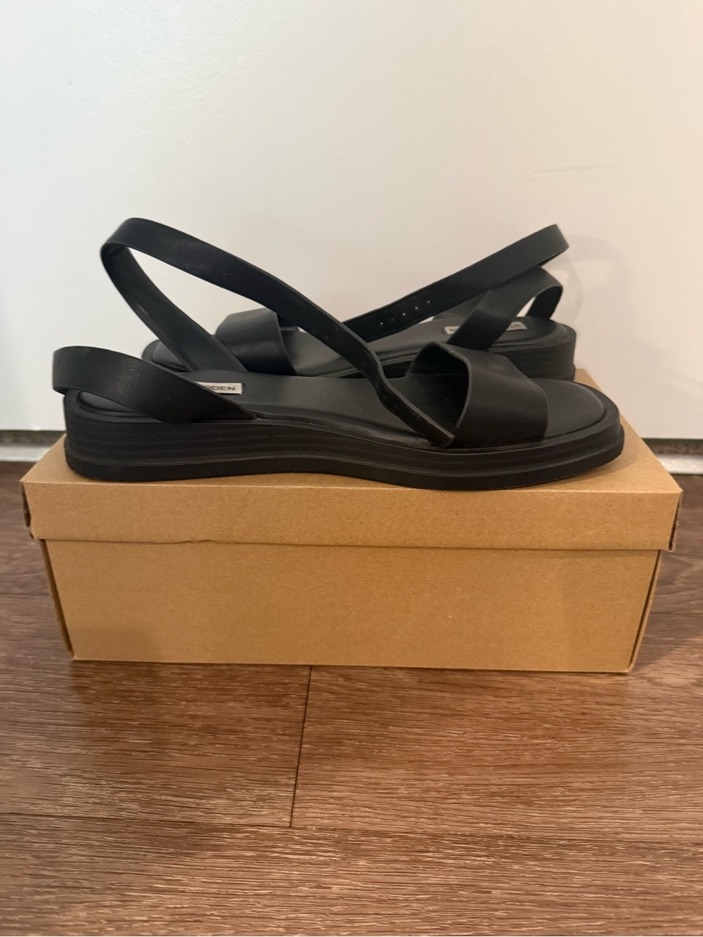 Steve Madden Tristan Black Leather Sandals - Picture 5 of 6
